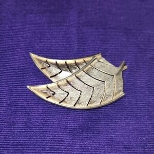 Vintage Lisner Brooch Signed Palm Leaf Tropical Gold Tone 2" Botanical
